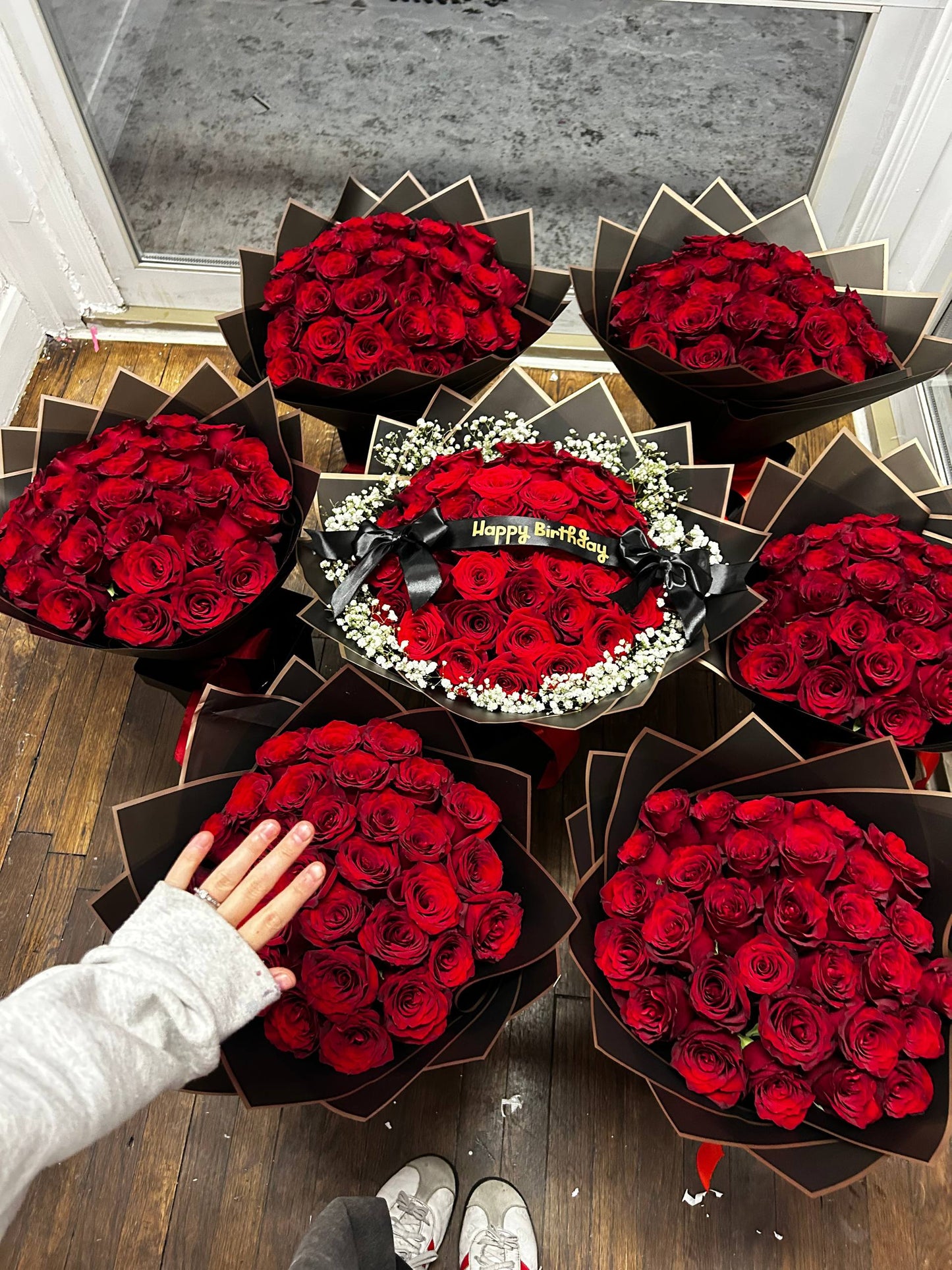 Luxury Rose Set – 7 Bouquets (7×30 Roses)